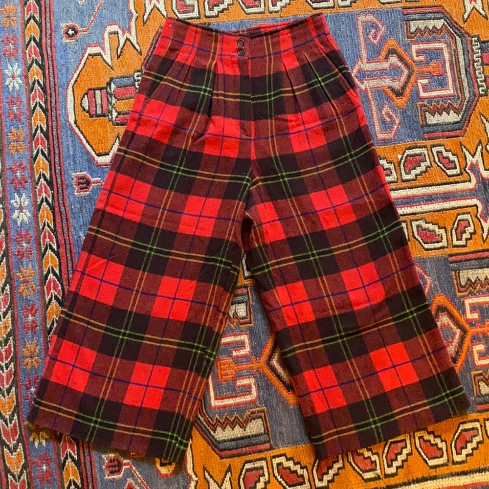 Vintage United Colors of Benneton pleated cropped holiday pant with pockets